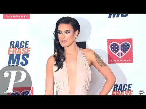 Rumer Willis coutumière des décolletés plongeants