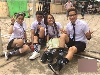 Loạt ảnh tự sướng của sao vô tình tiết lộ bí mật động trời