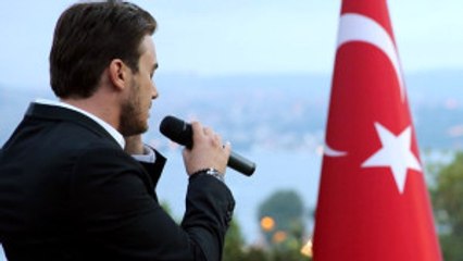 Çekimler İçin Stüdyoya Giren Mustafa Ceceli Havada Asılı Kaldı