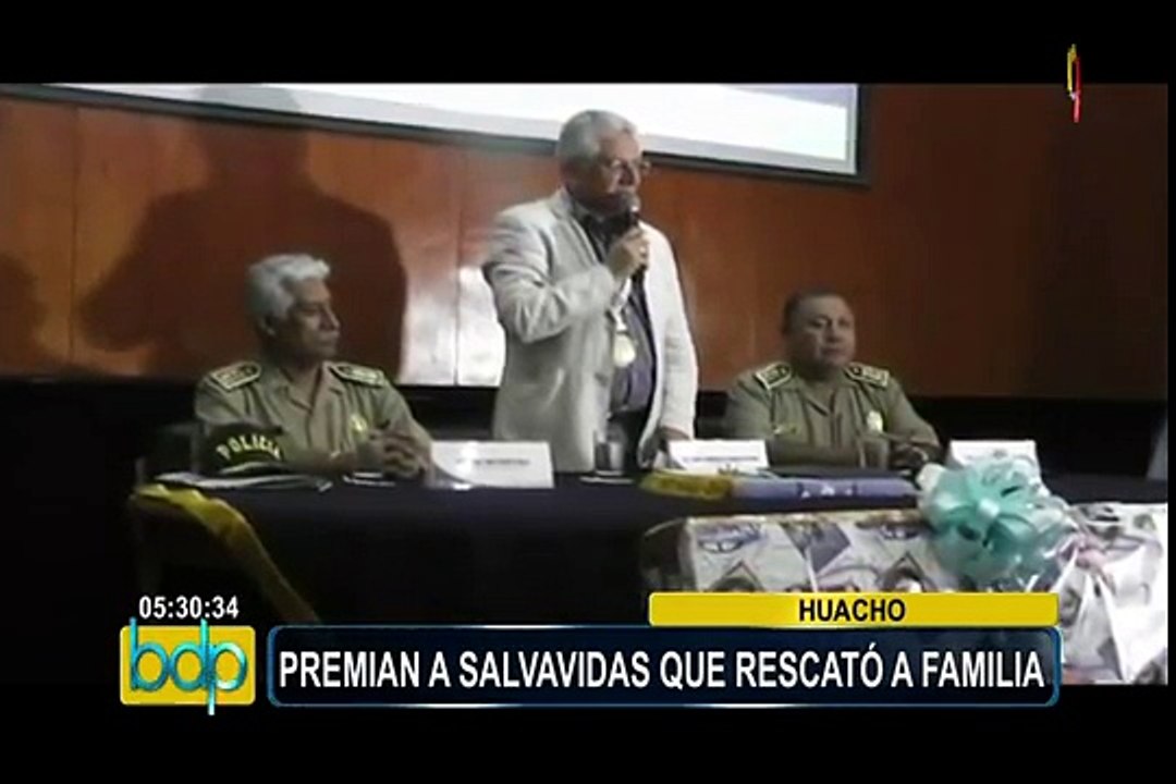 Huacho: premian a salvavidas que rescató a familia
