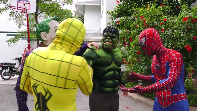 Человек-паук увидел армию зомби!!! Супергерои удовольствие Джокер Халк Веном детей боевиках