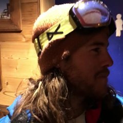 Un resto oublie de fermer une fenêtre pendant une tempête de neige