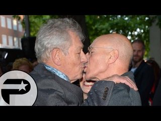 Magneto et Professeur X (Ian Mckellen/Patrick Stewart), bisous très chaleureux (sur la bouche !)
