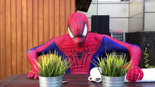 SPIDERMAN vs VENOM Real Life Superhero Fights Movie Bubble Bath Time Fun Silly String Kids