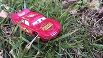 Disney Pixar Cars Rayo McQueen Guarda Rojo Mack Transportista Gigante Accidente Se Inicia El Fuego De Disney T