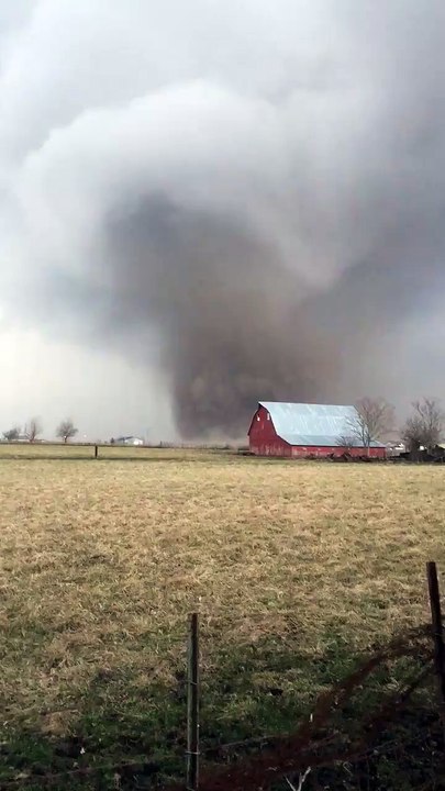 Tornado Rips Through Illinois