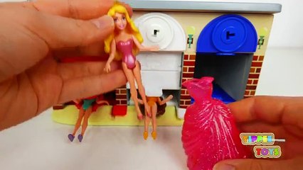 Disney Princess Surprise Disney Dresses and Garage Playset for Kids