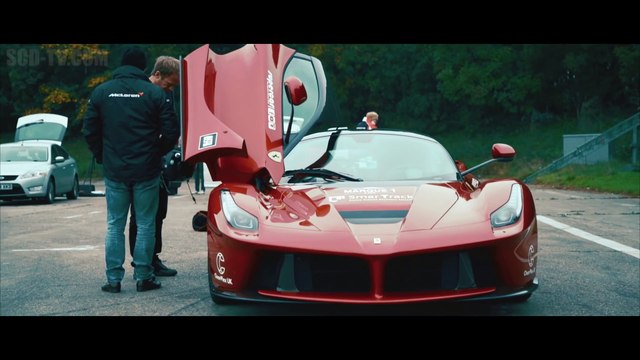 Corrida com três super carros McLaren P1, LaFerrari e Porsche 918 Spyder