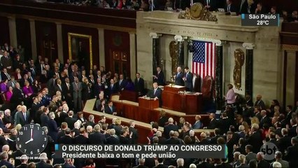 Donald Trump baixa o tom no primeiro discurso ao Congresso