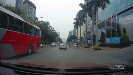 Vượt đèn đỏ, đi ngược chiều, không đội mũ bảo hiểm......