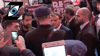 [Zap Actu] E. MACRON reçoit un œuf en pleine tête ! (02/03/17)