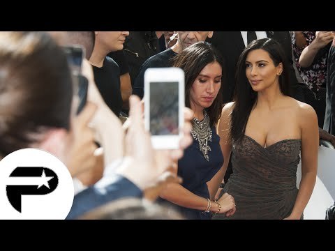 Kim Kardashian prend un bain de foule sur les Champs-Elysées