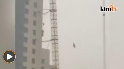 Kren menara tumbang di China, dua maut