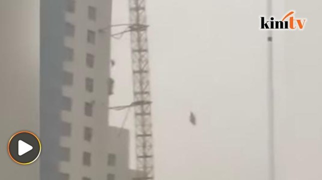 Kren menara tumbang di China, dua maut