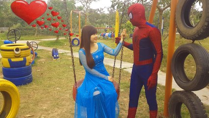 Spiderman & Frozen Elsa vs Superheroes catch Joker, Joker & Maleficent give gift for Elsa