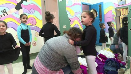 Girls learn ballet steps in conservative Upper Egypt