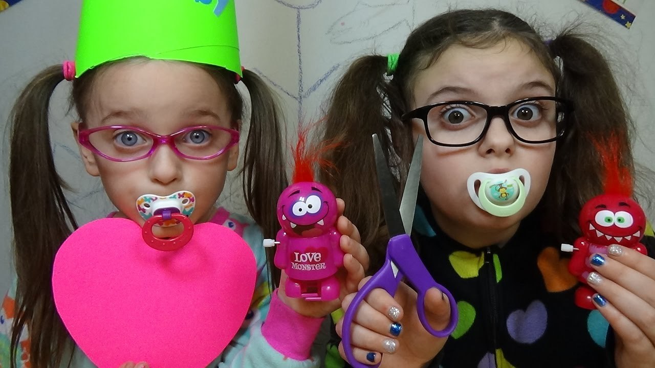 Bad Baby School Fail Victoria Annabelle Freak Daddy Hidden Egg Toy