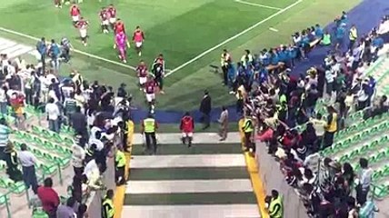 Club América goalkeeper Agustin Marchesin gets thrown fake money by fans of his ex club, Santos Laguna!