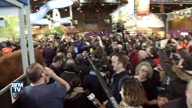 Entre huées et acclamations, la visite agitée de François Fillon au Salon de l'agriculture