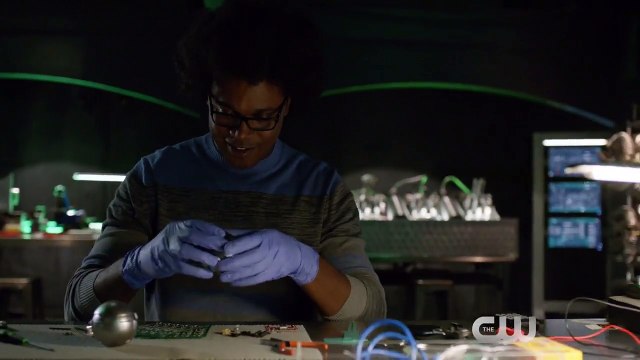 Arrow 5x15 Sneak Peek #2 | Fighting Fire with Fire (HD) Season 5 Episode 15 Sneak Peek #2