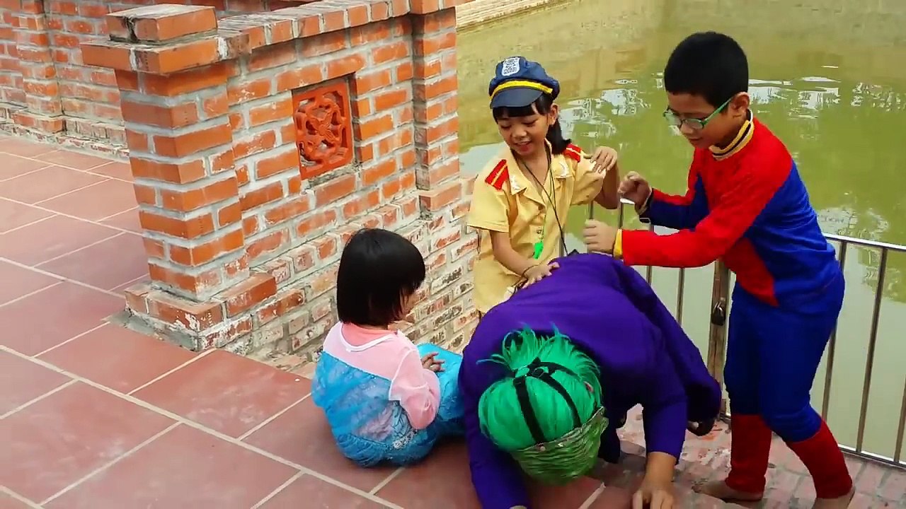 Joker Kipnap Frozen Elsa baby w/ Police Baby vs Spiderman Recuse Elsa, Superhero Funny