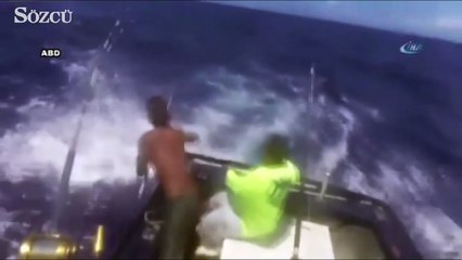 Dev balık balıkçıyı böyle sürükledi