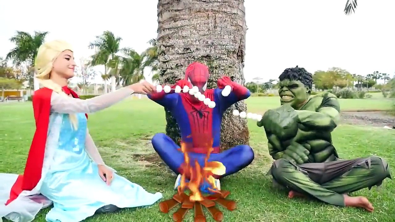 Эльза Frozen Холодное сердце Эльза против супер летает Человек-Паук, Супермен, Халк! Супергерои в реальной