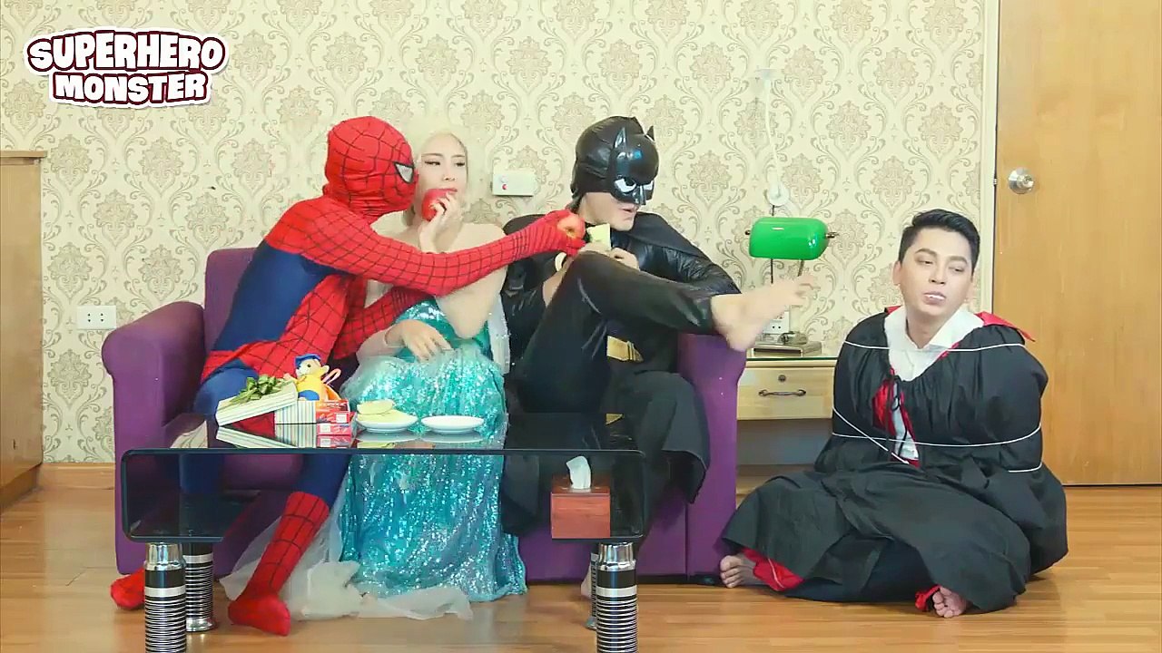 Spiderman MONEY BATTLE Vampire To Love Frozen Elsa! w/ Batman Funny Superhero movie IRL