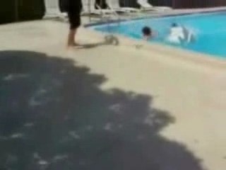 Il lui a cassé la nuque