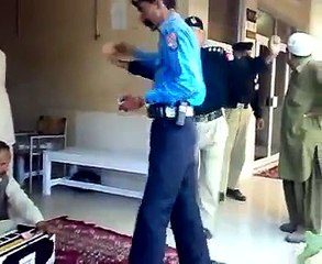 Video of dancing police officer goes viral