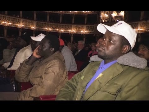 Napoli - Concerto gratuito al San Carlo per 1300 immigrati (01.03.17)