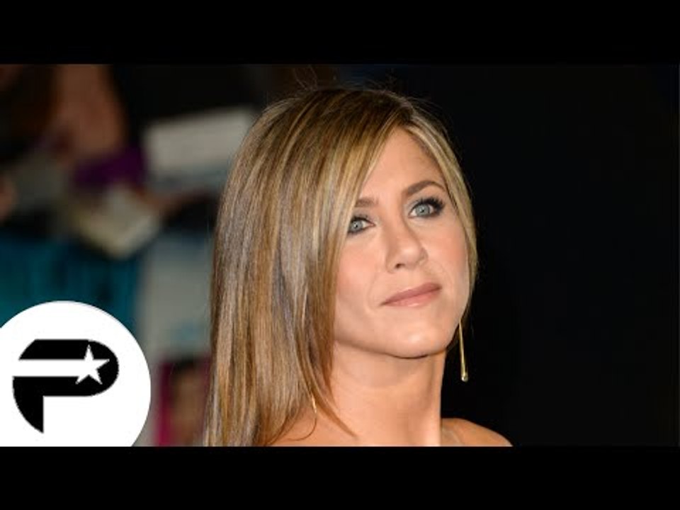 Jennifer Aniston pétillante à la première de "Comment tuer son boss 2"