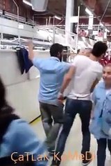 Mudanyada bir  Fabrikada çalışan işçilerin 1 Mayıs Kutlaması