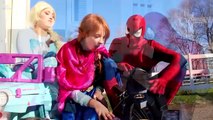 Веселые гонки супергероев во власти колеса против диснеевских принцесс Вт/ замороженные Эльза и Человек-паук победил