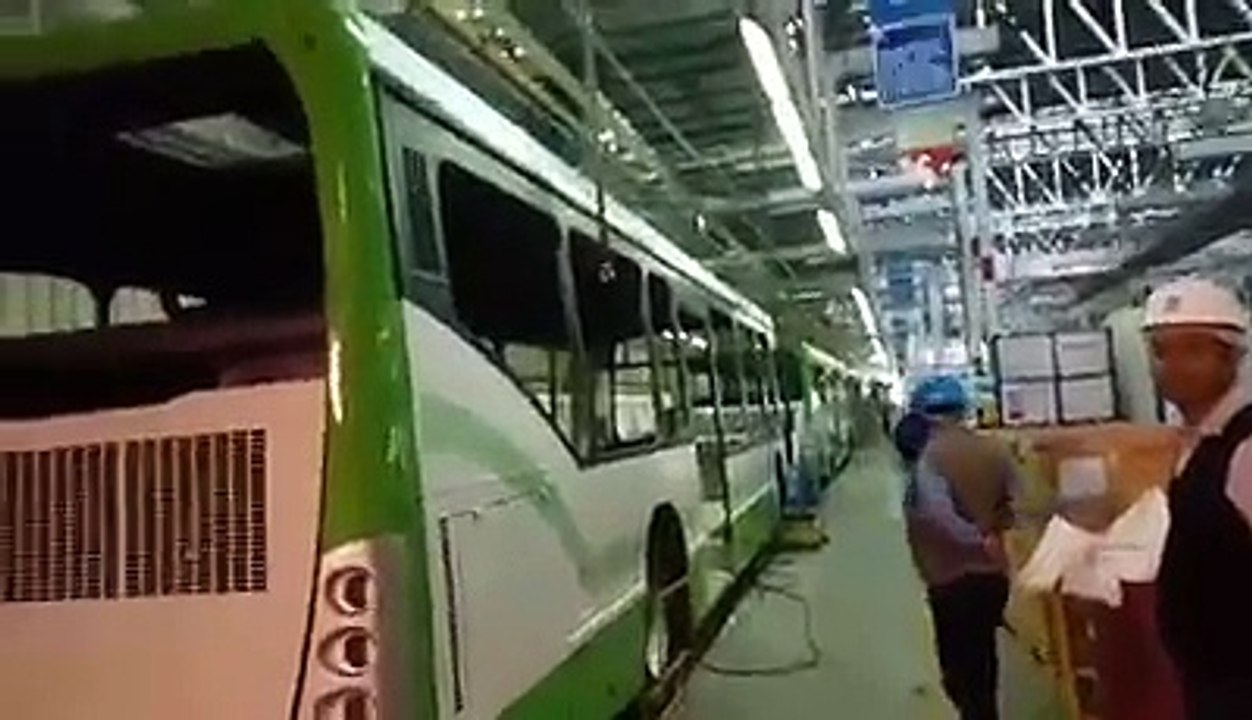 COTE D'IVOIRE LES NOUVEAUX BUS TATA SORTENT TOUT DROIT D'USINE
