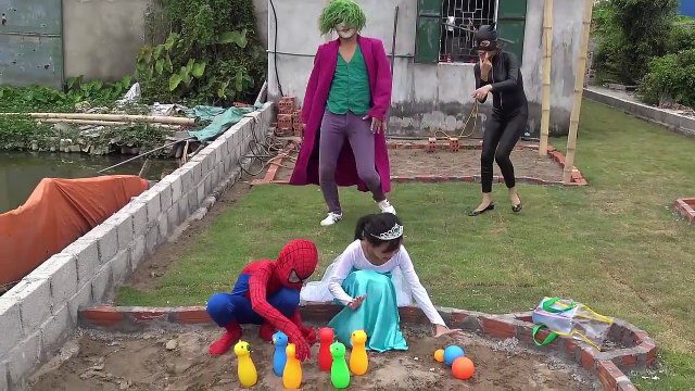 BURIED in sand Spiderman and Elsa Joker pink spiderGirl Family Fun Superhero Pranks