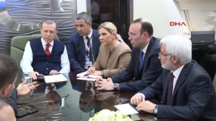 Cumhurbaşkanı Erdoğan, Pakistan Dönüşü Uçakta Gazetecilerle Görüştü