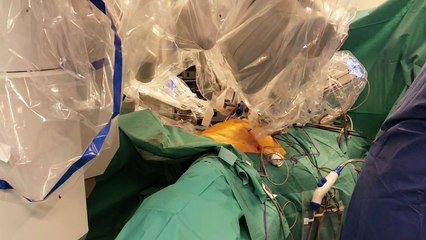 Une opération d'ablation de la vessie avec un robot au Pôle Santé Sud du Mans