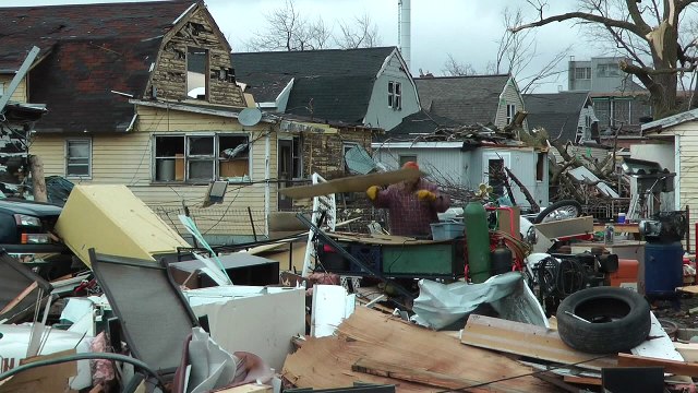 Deadly tornadoes tear through Midwest of America