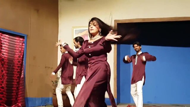 pakistani Girl stage mujra dance mujra masti best pakistani stage dance