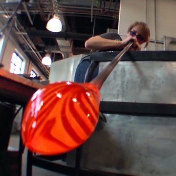 Découvrez le fascinant processus de fabrication d'un poisson en verre. Magnifique !