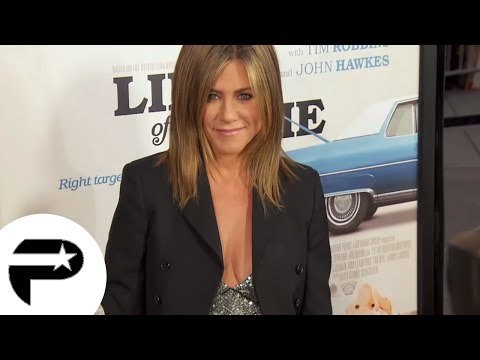 Jenifer Aniston en décolleté pour l'avant première de son prochain film