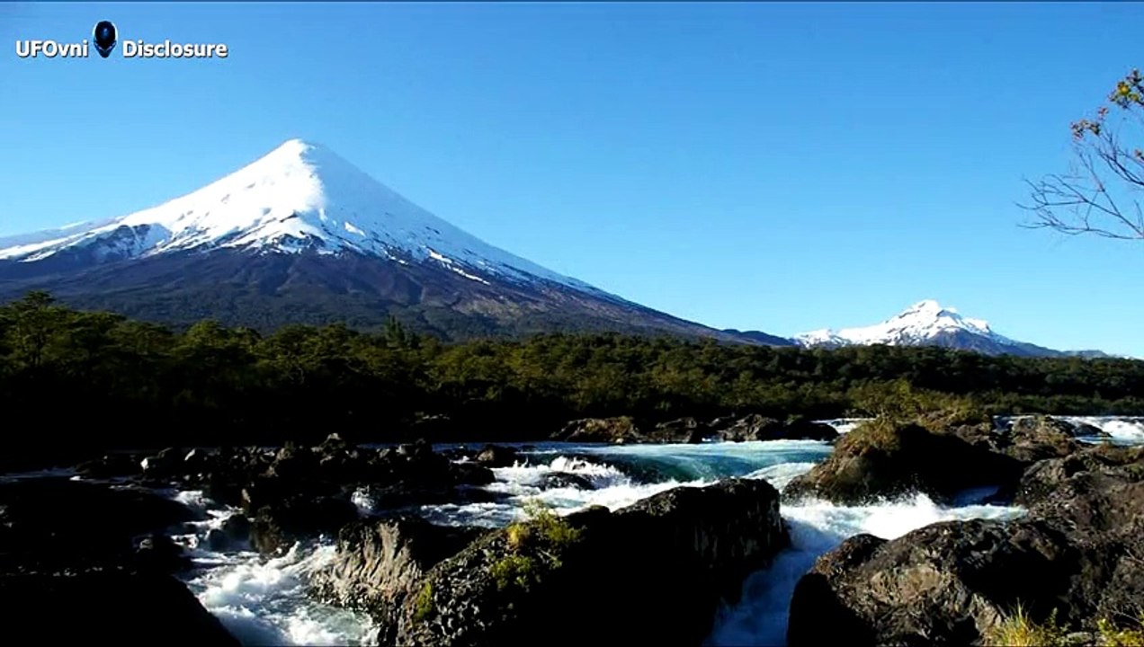Cigar Shaped UFO Appears To Take a Nosedive Directly Into Osorno Volcano, Chile, January 28, 2015