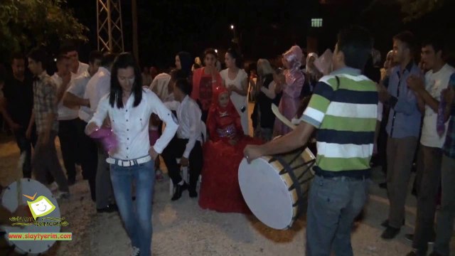 Renkli Hatay düğünlerinden güzel bir kesit