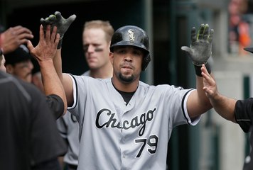 White Sox's Jose Abreu admits he ate a fake passport on flight to US