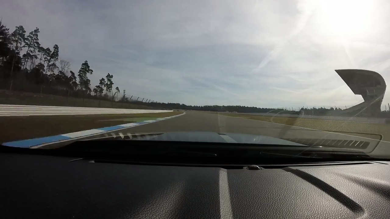 Les freins de sa voiture lâchent alors qu'il roule à pleine vitesse