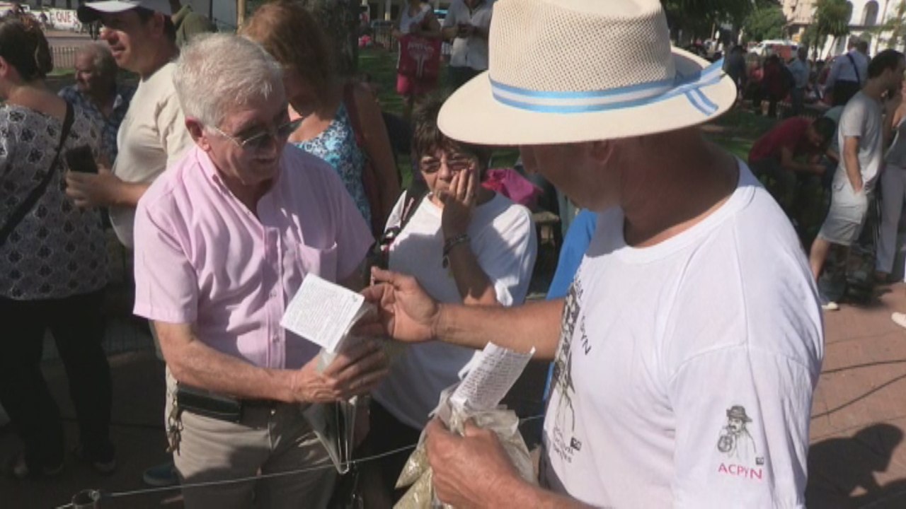 Yerba mate gratis como protesta por sus bajos ingresos