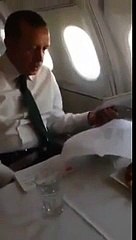 Başbakan Erdoğan Uçakta Türkü Söyledi