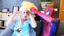 Человек-паук ж/ розовый током Человек-паук против Малефисента в реальной жизни! Супергерой футов замороженные