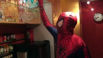 Spiderman dating Elsa (Disney Frozen) for Valentines Day ! Superhero Pranks in Paris Spid